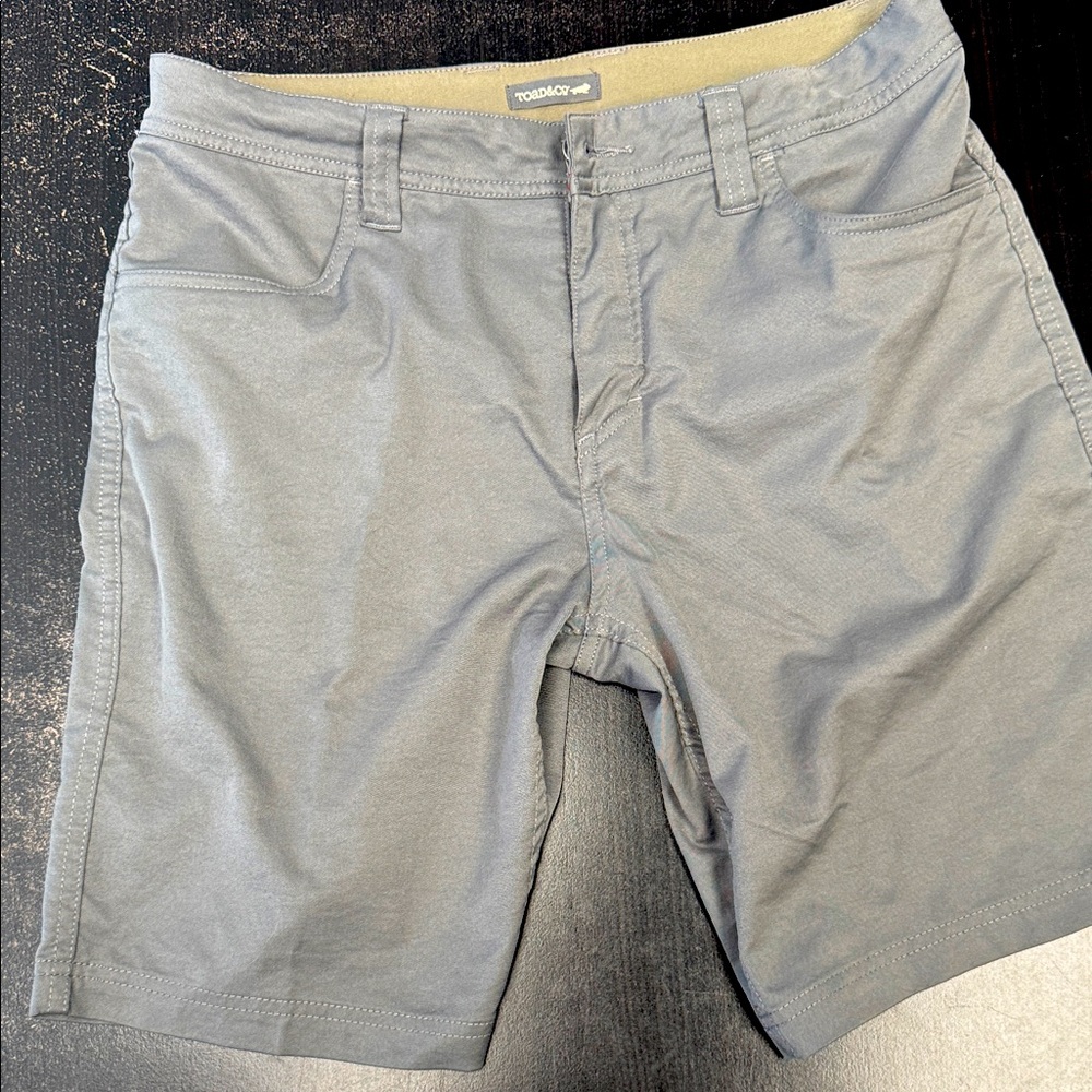 Toad & Co Men’s 32 waist shorts. Grey. 9” inseam